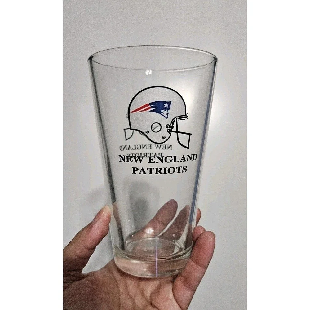 New England Patriots Pint Glass NFL Helmet Logo Spellout Barware Man Cave Party